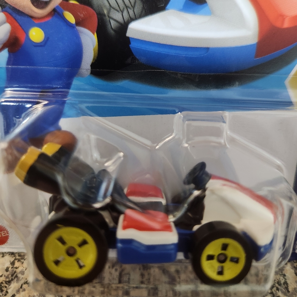 NEW IN BOX HOT WHEELS Mariokart Standard Kart HW Screen Time Mattel - Picture 4 of 5